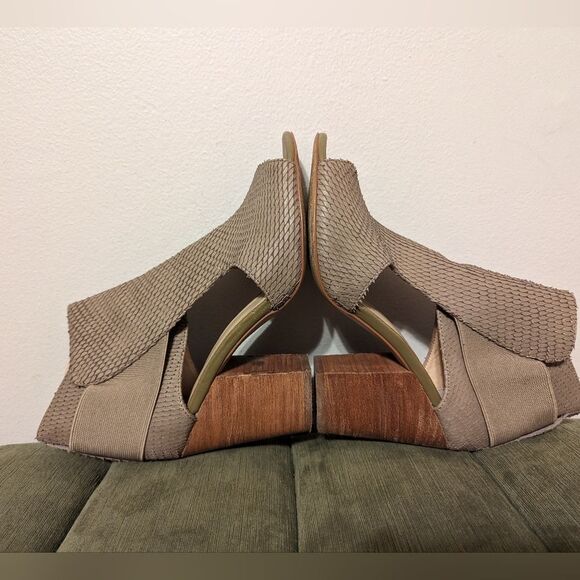 Botkier Leather Maddy Peep Toe Bootie Heels in Light Olive Green 8.5 - Picture 4 of 11